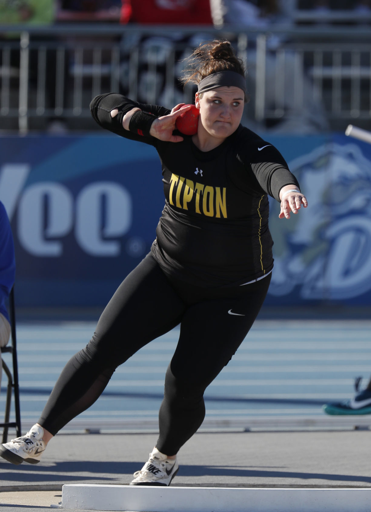 042518mp-DrakeRelays-girls-shot-2